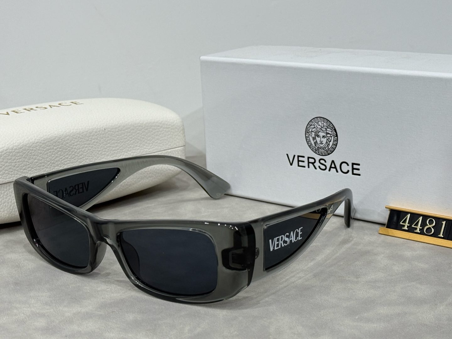 Versace Fashionable Sunglasses - Image 7