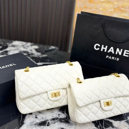Chanel Quilto 2.55 Shoulder Bag - Image 17
