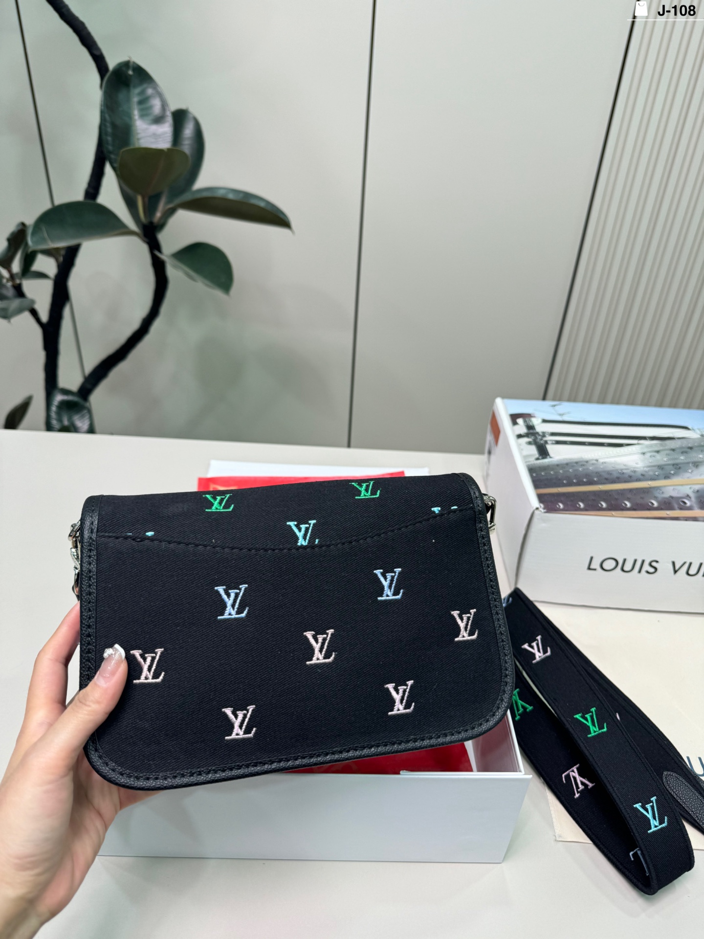 LV Diane Bag - Image 4