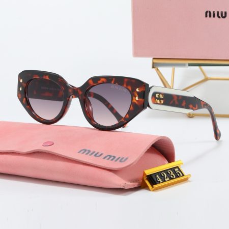 Miu Miu Fashionable Sunglasses - Image 4