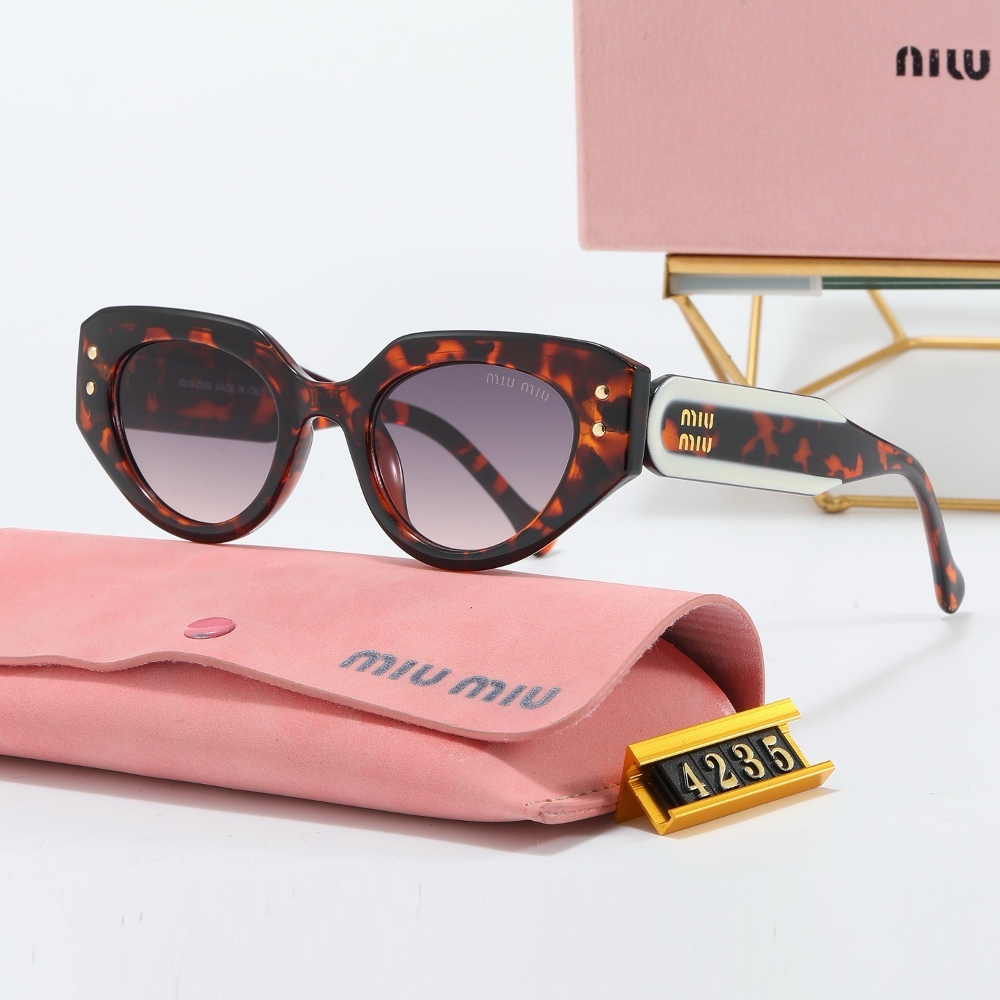 Miu Miu Fashionable Sunglasses - Image 4