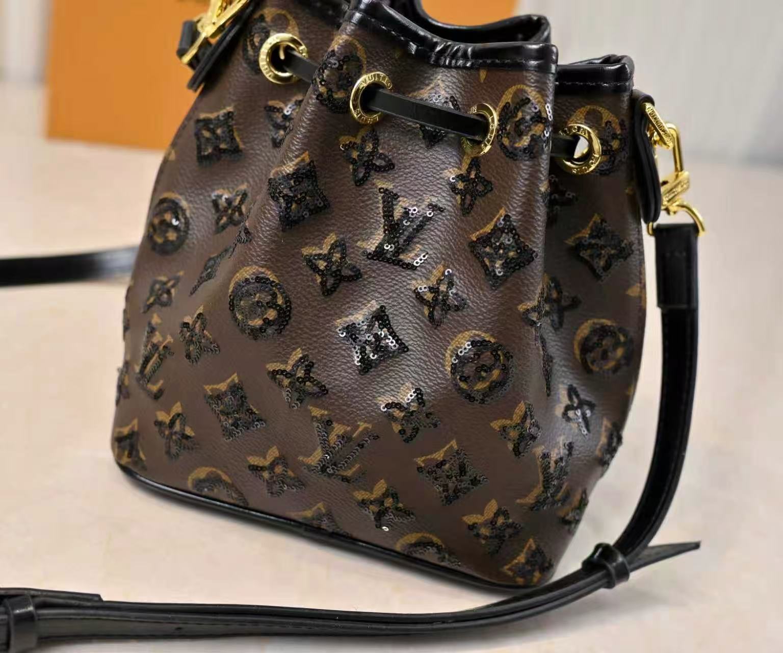 LV NEONOE 25SKI - Image 4
