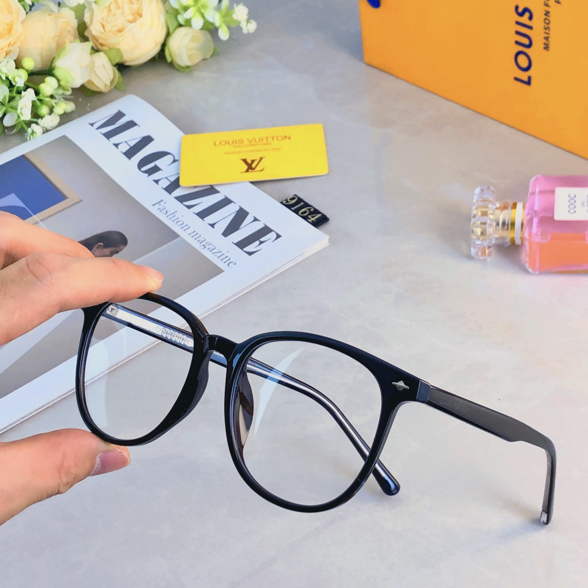 LV Fashionable Sunglasses - Image 2
