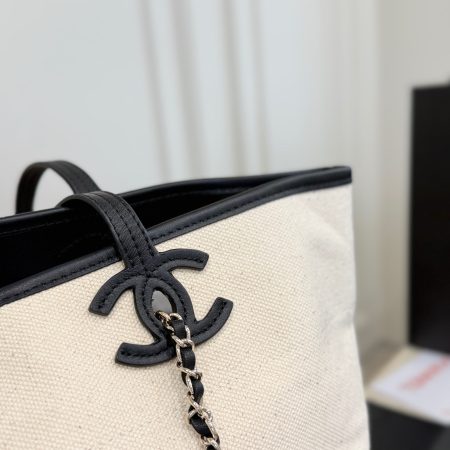 Chanel Underarm Bag with Handle - Image 2