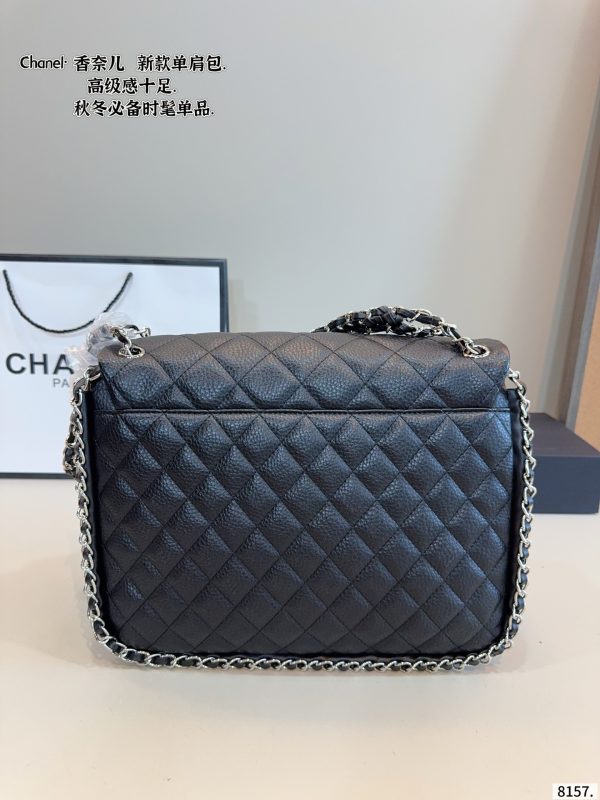 Timeless Chanel Classic medium caviar bag