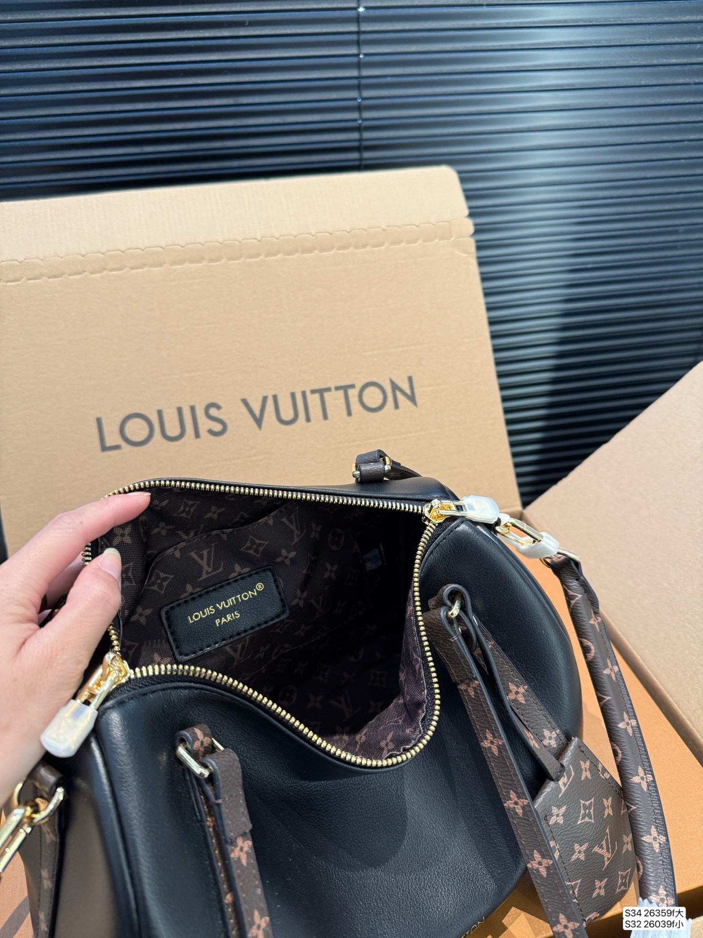 LV  Bag - Image 4