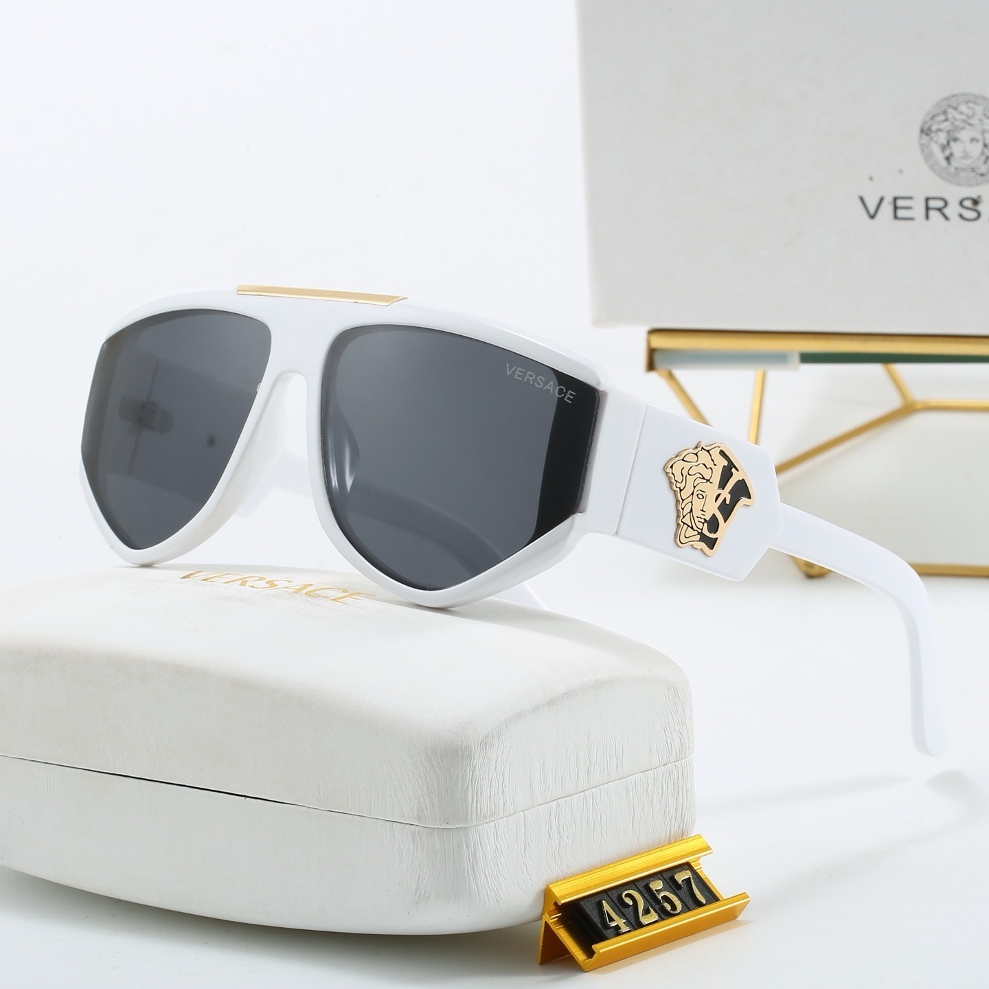 Versace Fashionable Sunglasses - Image 2